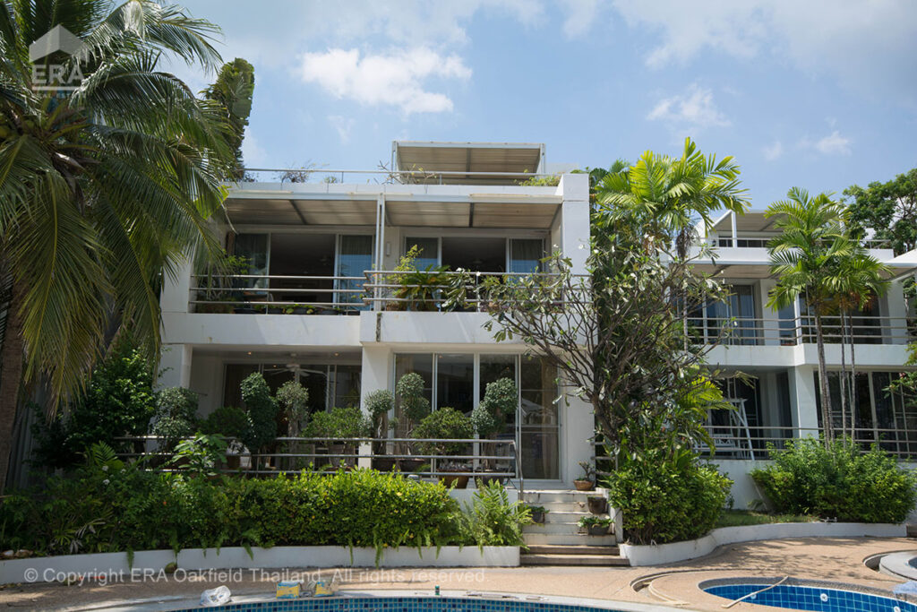 Freehold dream living directly on beautiful Chakphong Beach – offered at a highly attractive price.