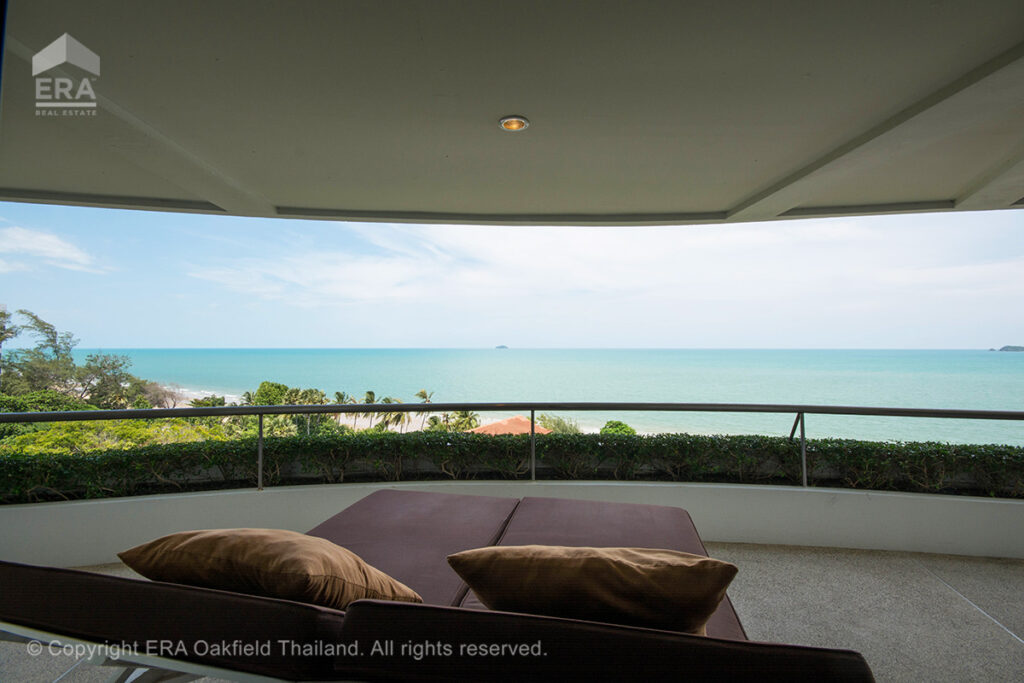 คอนโดหรูสไตล์โมเดิร์น พร้อมเฟอร์นิเจอร์ทันสมัย วิวทะเลทุกมุม
