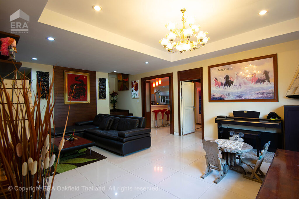 Very spacious home house close to great schools in the middle of Rayong.