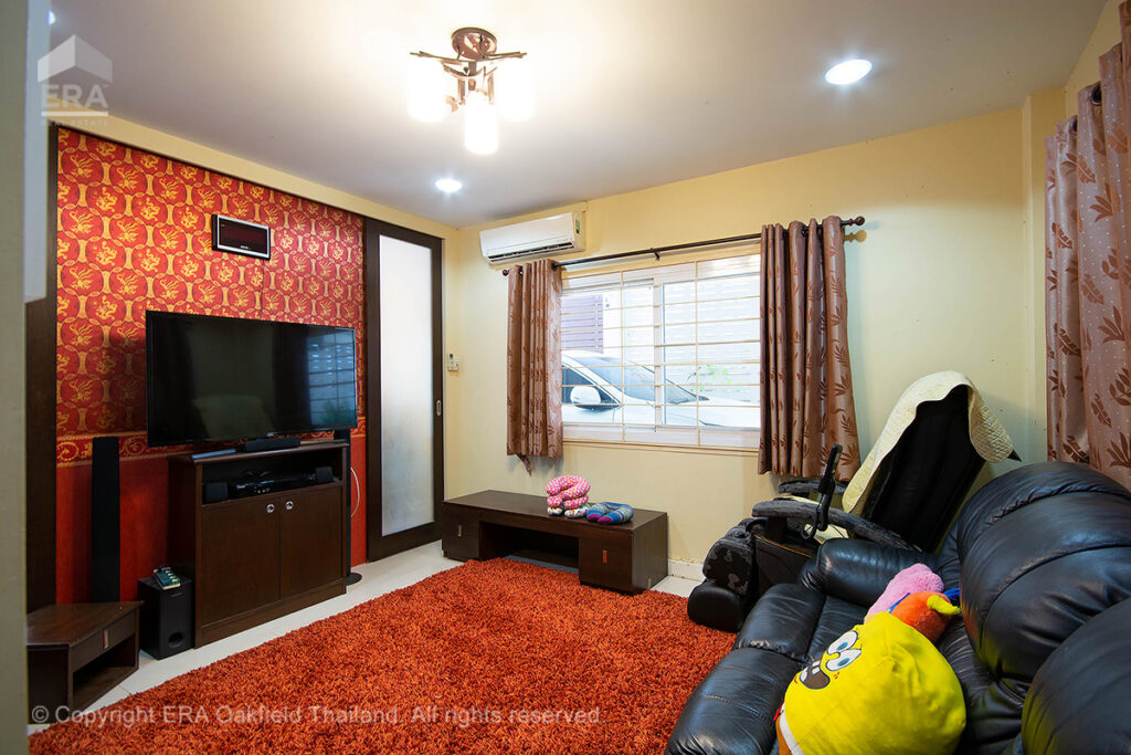 Very spacious home house close to great schools in the middle of Rayong.