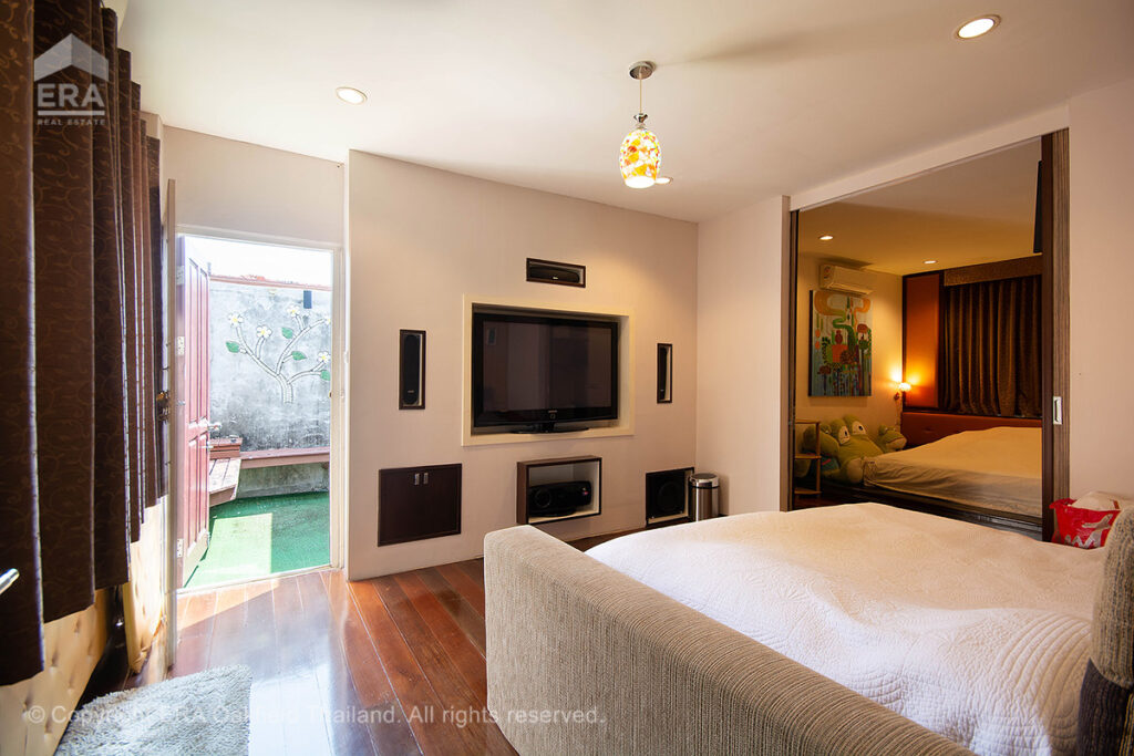 Very spacious home house close to great schools in the middle of Rayong.