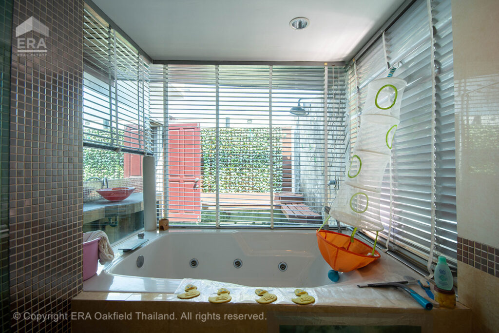 Very spacious home house close to great schools in the middle of Rayong.