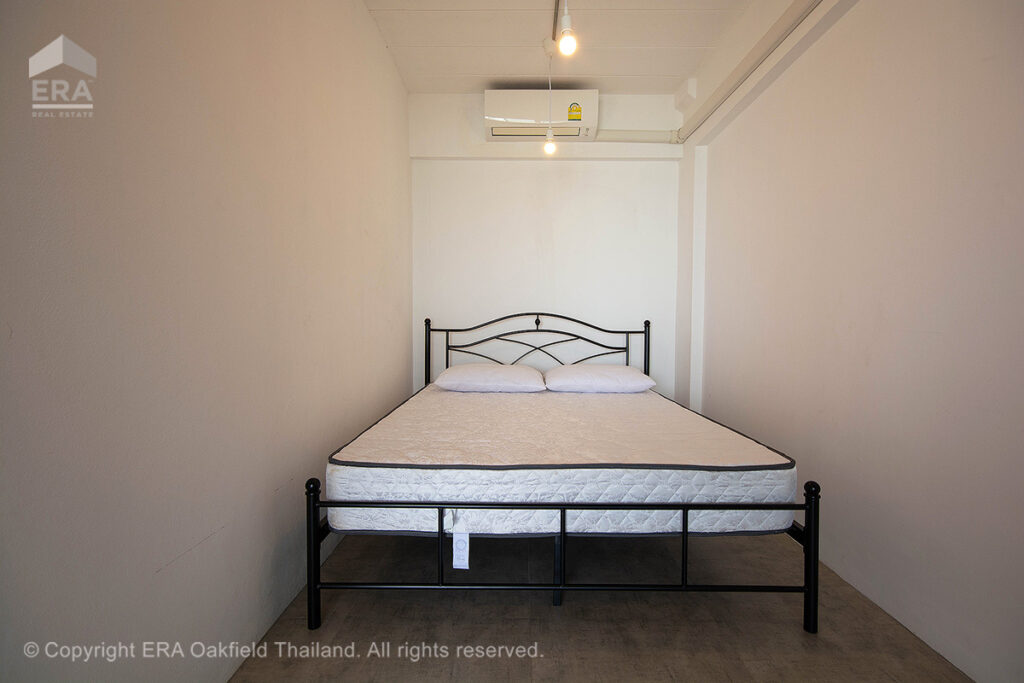 Modern bostadsrätt med unikt strandläge i attraktiva Ban Chang!