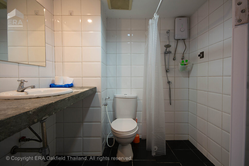 Modern bostadsrätt med unikt strandläge i attraktiva Ban Chang!