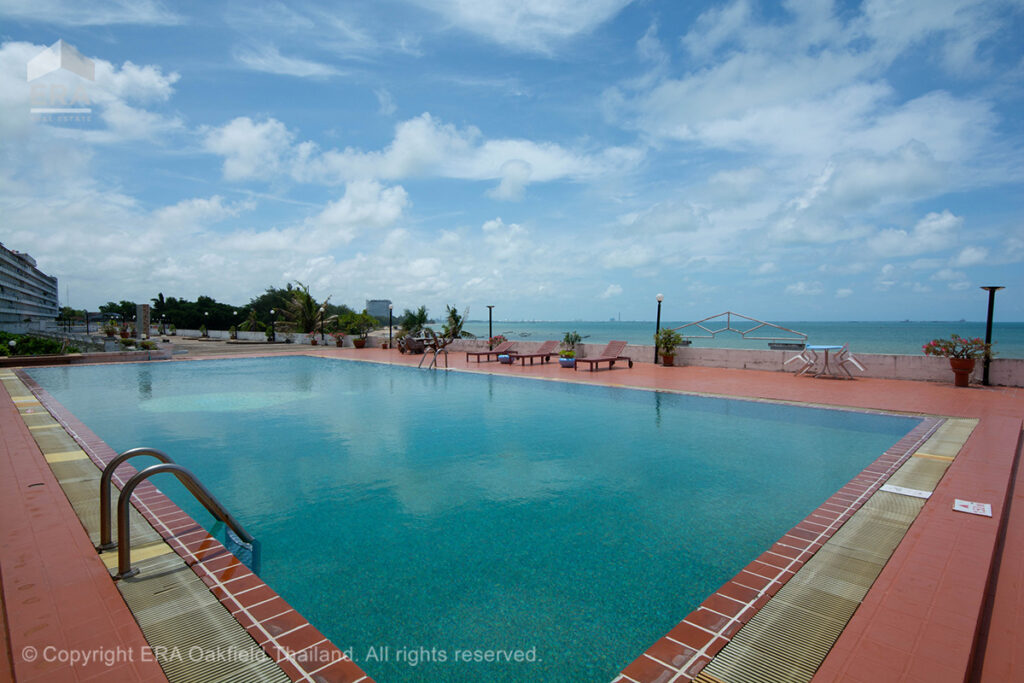 Modern condo absolute beachfront in Ban Chang!