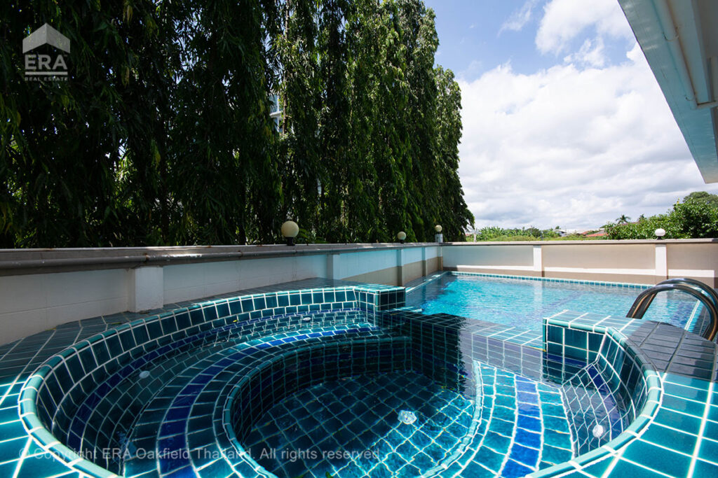 Perfectly located condo in the peaceful and charming area of Bang Saray, offering a tranquil environment while still being close to the beach and local amenities