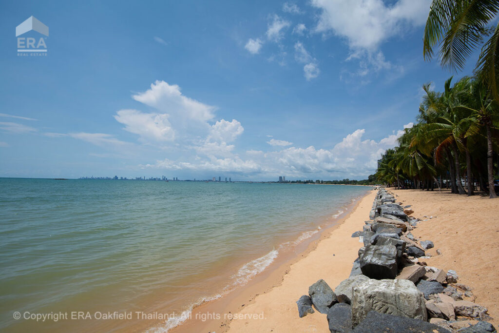 Perfectly located condo in the peaceful and charming area of Bang Saray, offering a tranquil environment while still being close to the beach and local amenities