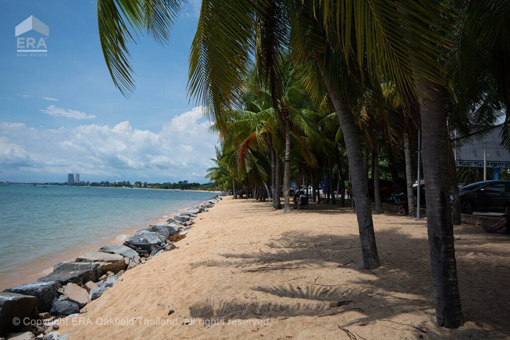 Perfectly located condo in the peaceful and charming area of Bang Saray, offering a tranquil environment while still being close to the beach and local amenities