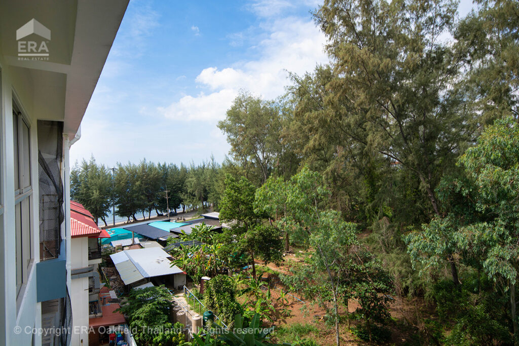 Super price!! Charming condo just 100 meters from beautiful Mae Phim Beach – beach living at its best.