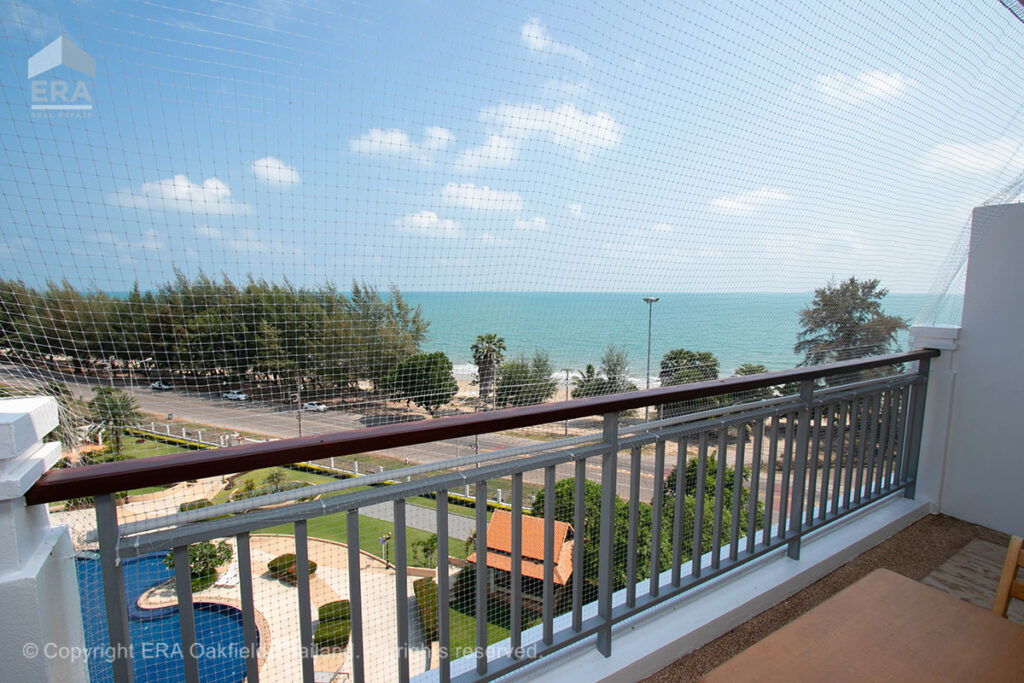Wonderful top floor condo with lovely view in Mae Phim.