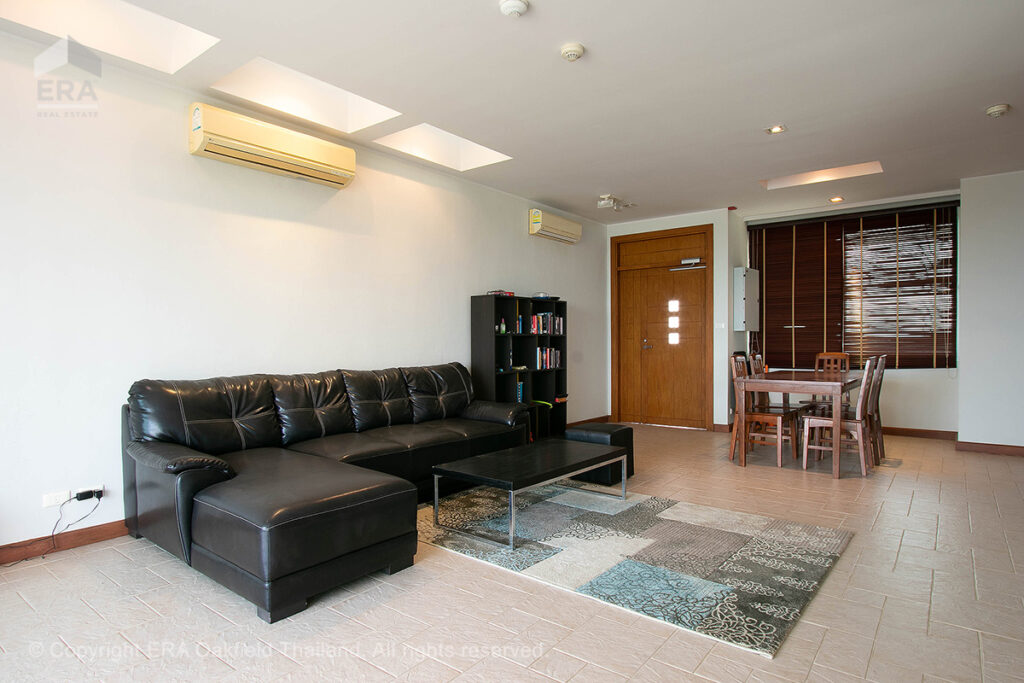 Wonderful top floor condo with lovely view in Mae Phim.