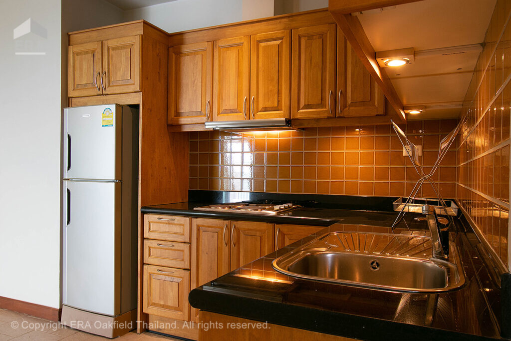 Wonderful top floor condo with lovely view in Mae Phim.