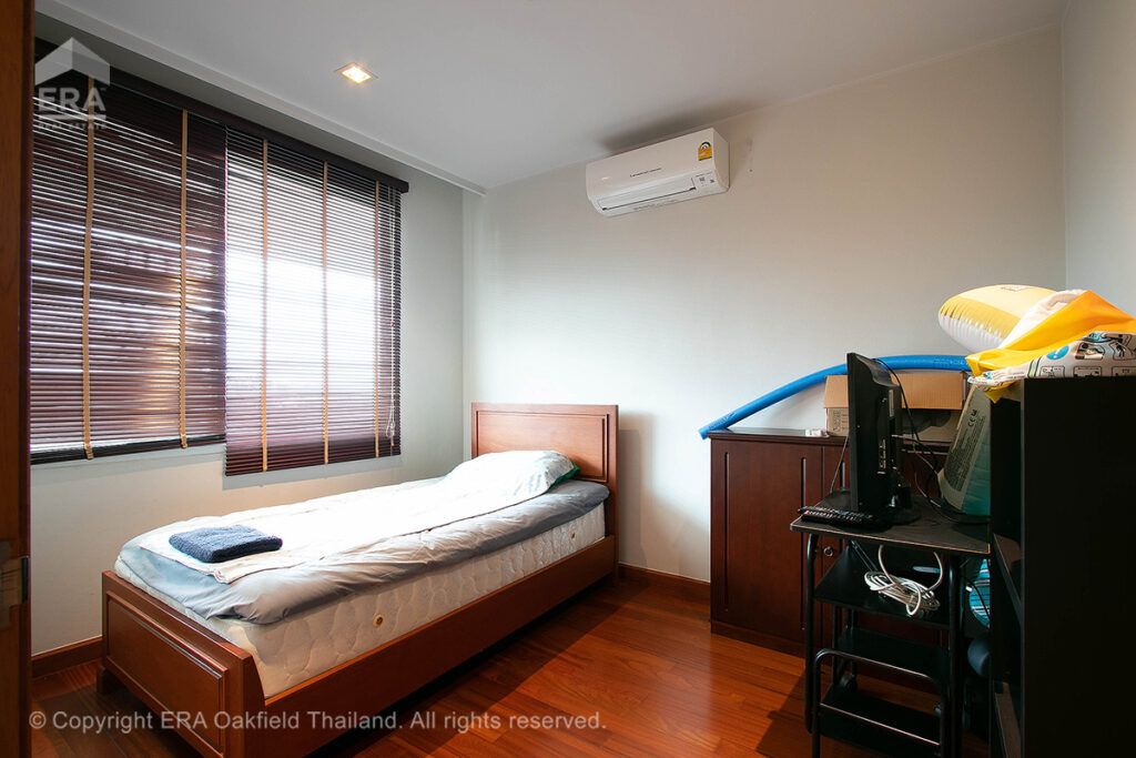 Wonderful top floor condo with lovely view in Mae Phim.