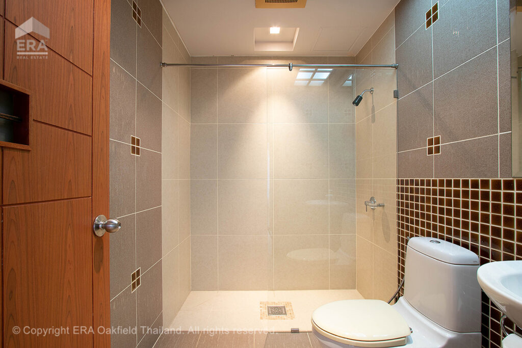 Wonderful top floor condo with lovely view in Mae Phim.