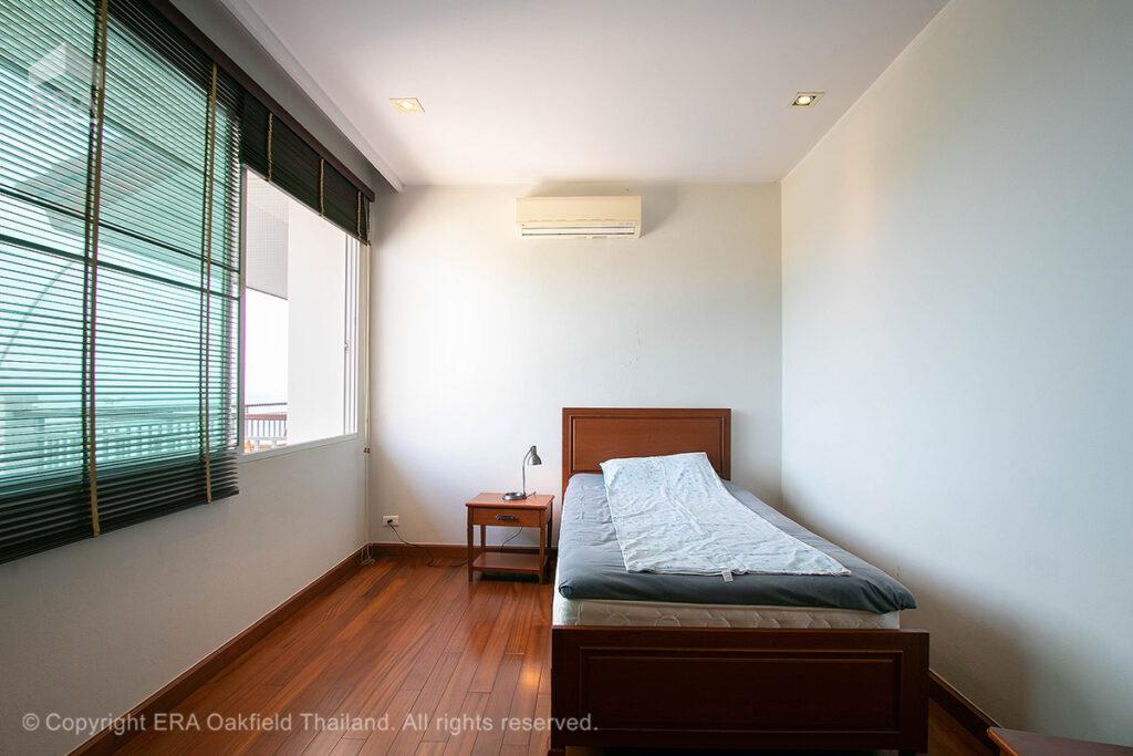 Wonderful top floor condo with lovely view in Mae Phim.