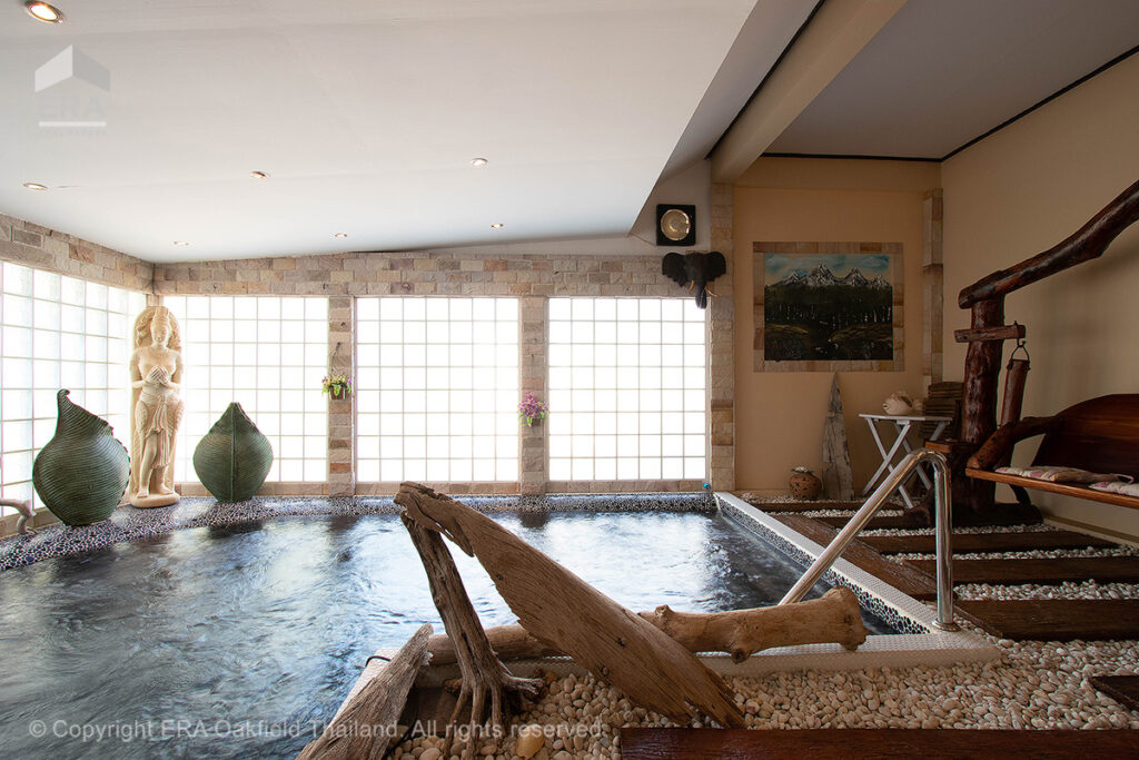 Fantastisk villa med egen pool inomhus.