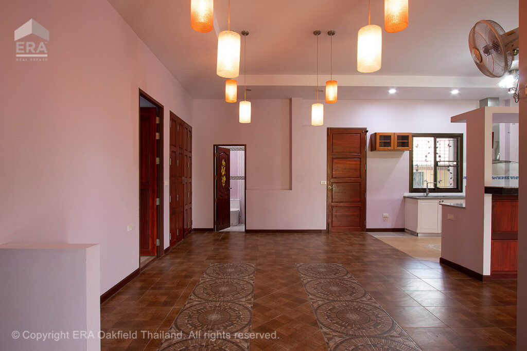 A large house with 3 rai of land
