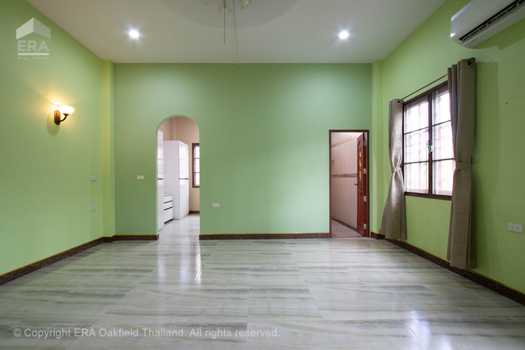 A large house with 3 rai of land