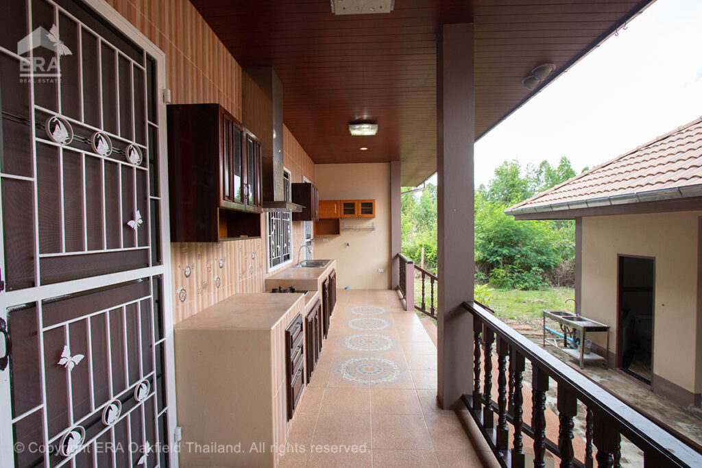 A large house with 3 rai of land