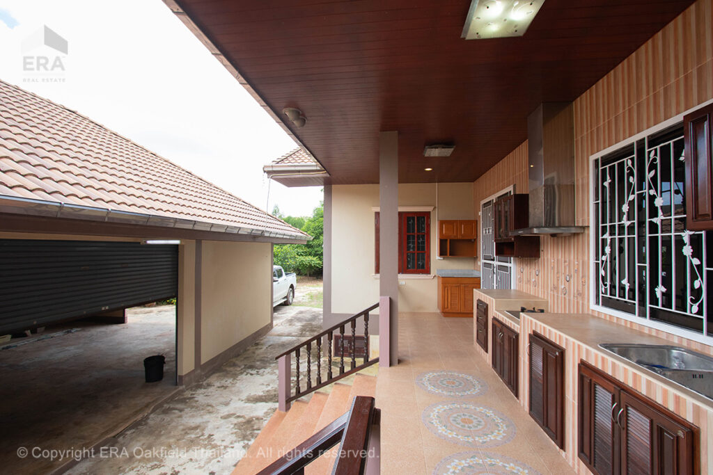 A large house with 3 rai of land