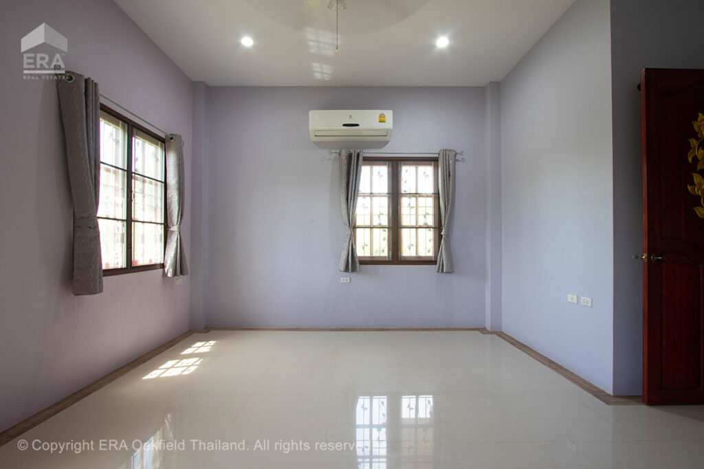 A large house with 3 rai of land