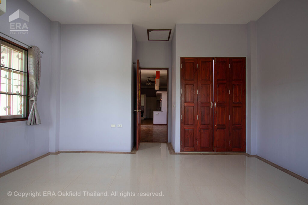 A large house with 3 rai of land