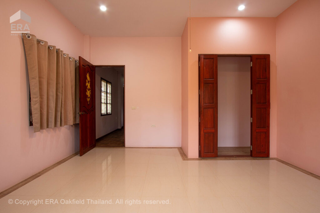 A large house with 3 rai of land