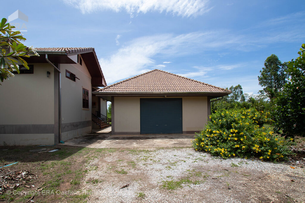 A large house with 3 rai of land
