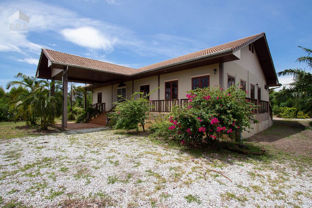 A large house with 3 rai of land
