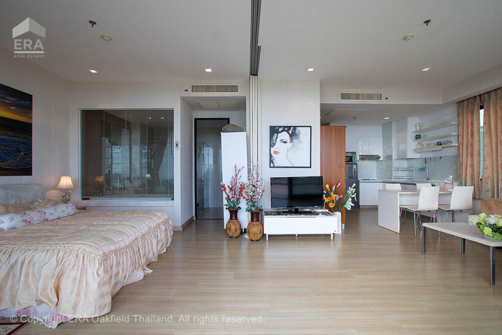 A truly wonderful condo, perfectly situated right on the beach.