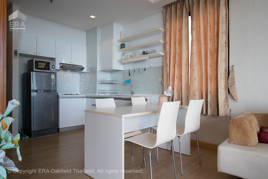 A truly wonderful condo, perfectly situated right on the beach.