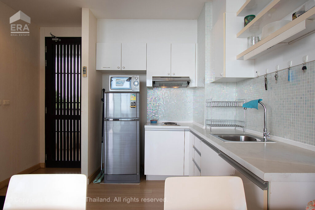 A truly wonderful condo, perfectly situated right on the beach.