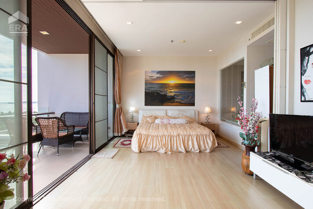 A truly wonderful condo, perfectly situated right on the beach.