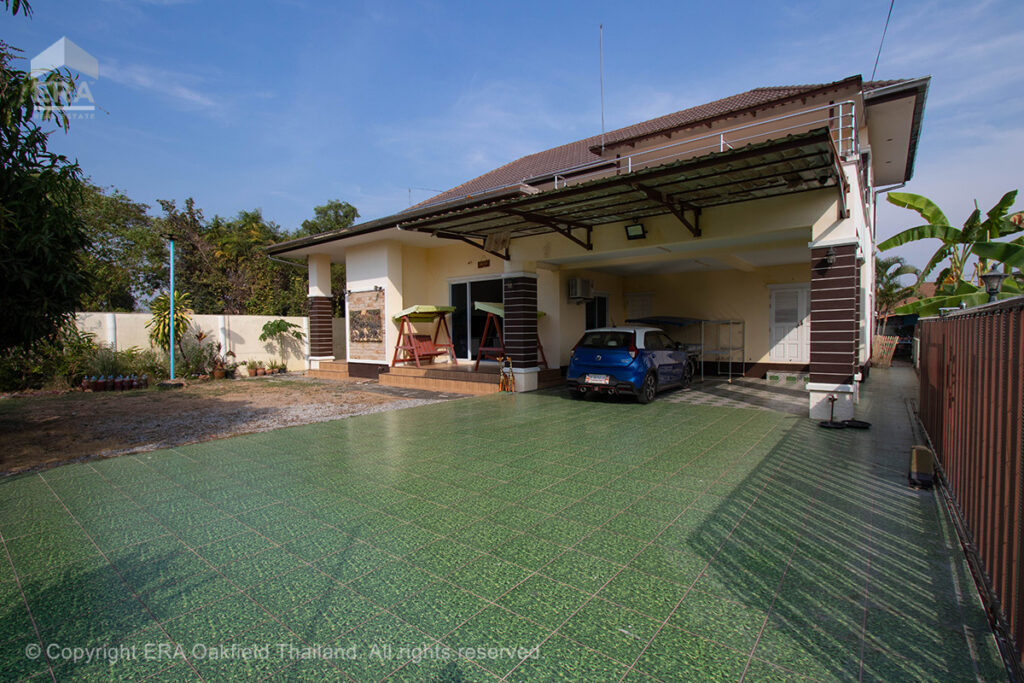 บ้านริมคลองขนาด 1 งาน ตั้งอยู่บนทำเลที่ดีเยี่ยม พร้อมพื้นที่ใช้สอยกว้างขวาง แบ่งสัดส่วนอย่างลงตัว เหมาะสำหรับการพักผ่อนและการใช้ชีวิตอย่างสะดวกสบาย