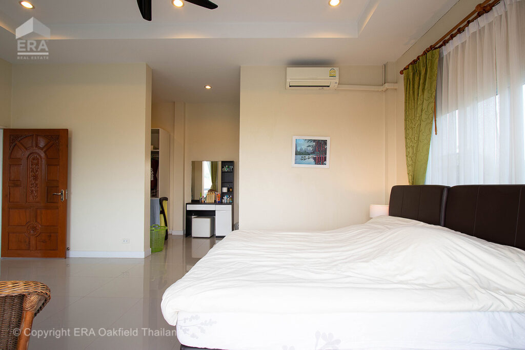 บ้านริมคลองขนาด 1 งาน ตั้งอยู่บนทำเลที่ดีเยี่ยม พร้อมพื้นที่ใช้สอยกว้างขวาง แบ่งสัดส่วนอย่างลงตัว เหมาะสำหรับการพักผ่อนและการใช้ชีวิตอย่างสะดวกสบาย