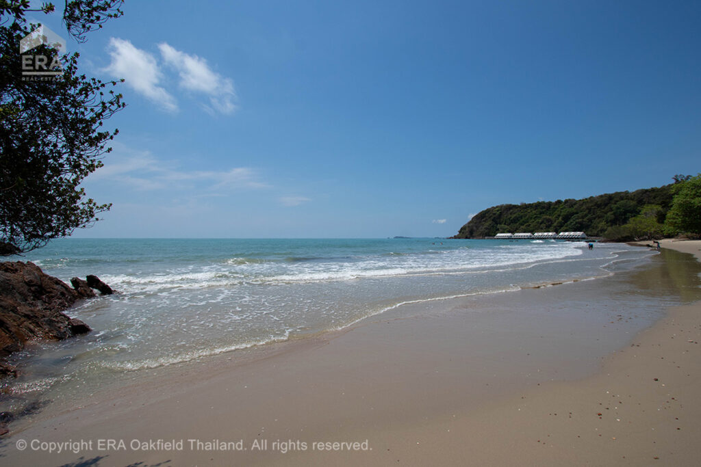 คอนโดสุดหรูที่สามารถเดินไปหาดได้สะดวก มีความเป็นส่วนตัวสูง ตกแต่งอย่างมีสไตล์พร้อมให้คุณย้ายเข้าอยู่ได้ทันที
