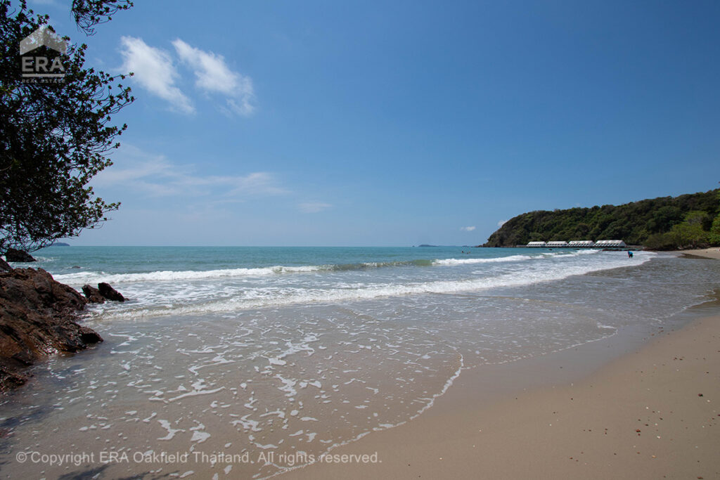 คอนโดสุดหรูที่สามารถเดินไปหาดได้สะดวก มีความเป็นส่วนตัวสูง ตกแต่งอย่างมีสไตล์พร้อมให้คุณย้ายเข้าอยู่ได้ทันที