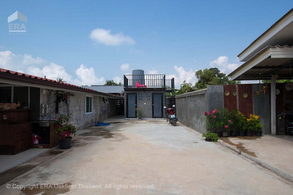 ที่ดินแปลงใหญ่พร้อมวิลล่าหรู กว้างขวาง