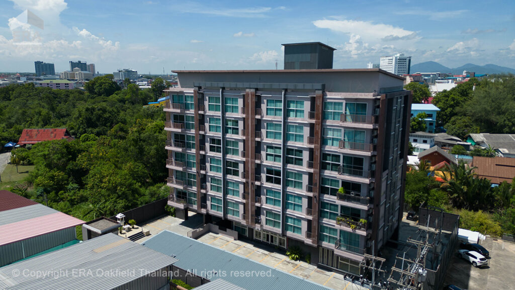 Condominium in the heart of Rayong city, quiet atmosphere, with full amenities (large room)