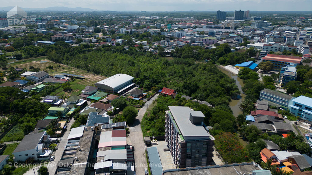 Condominium in the heart of Rayong city, quiet atmosphere, with convenience from complete facilities.