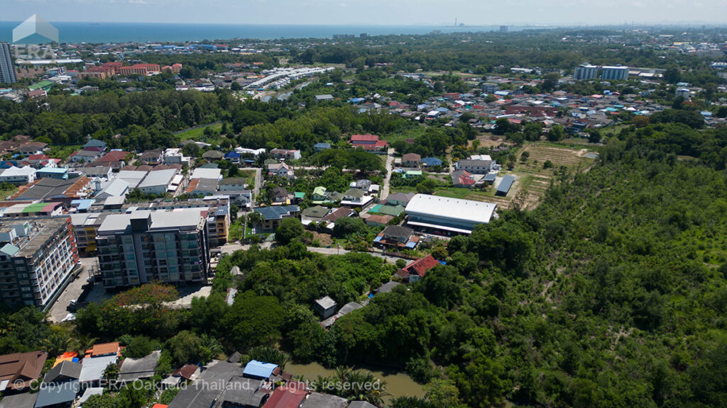 Condominium in the heart of Rayong city, quiet atmosphere, with full amenities (large room)
