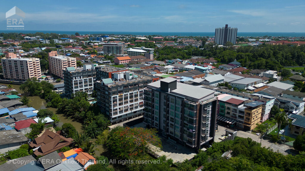 Condominium in the heart of Rayong city, quiet atmosphere, with full amenities (large room)