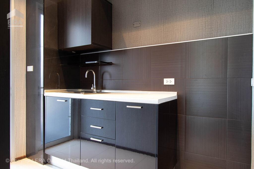 Condominium in the heart of Rayong city, quiet atmosphere, with convenience from complete facilities.