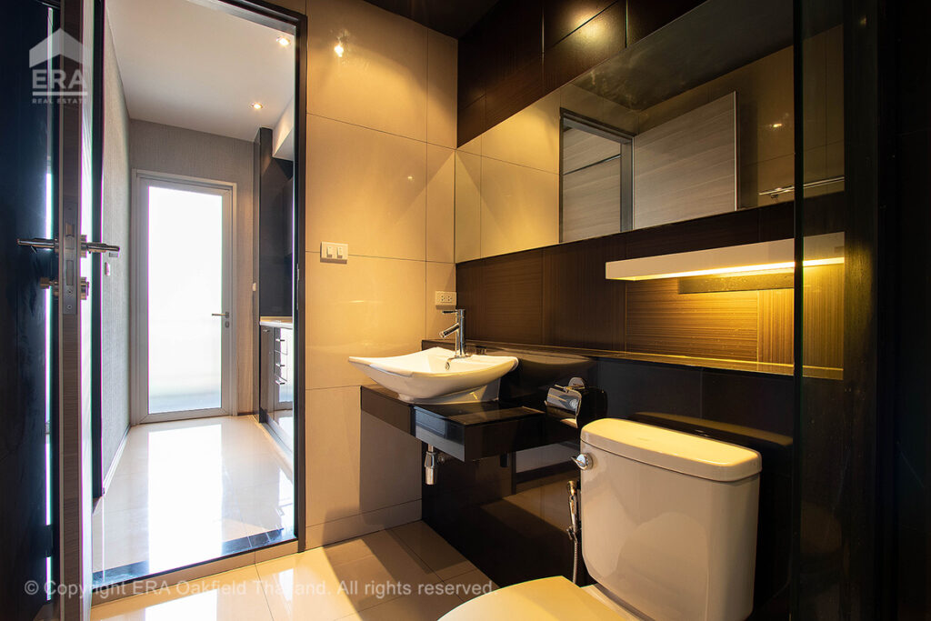 Condominium in the heart of Rayong city, quiet atmosphere, with convenience from complete facilities.