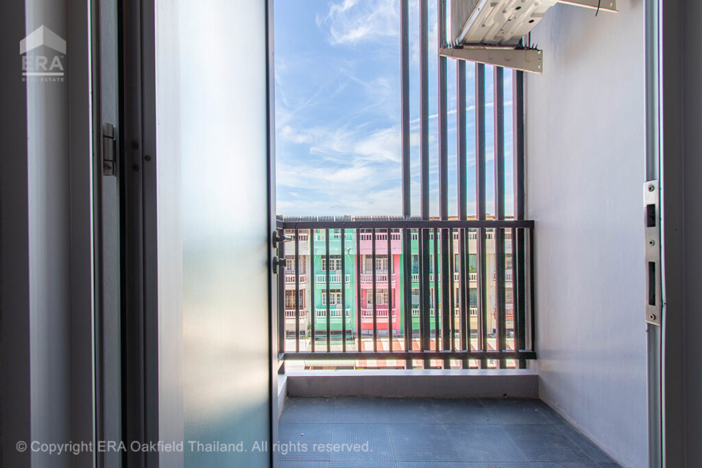 Condominium in the heart of Rayong city, quiet atmosphere, with convenience from complete facilities.