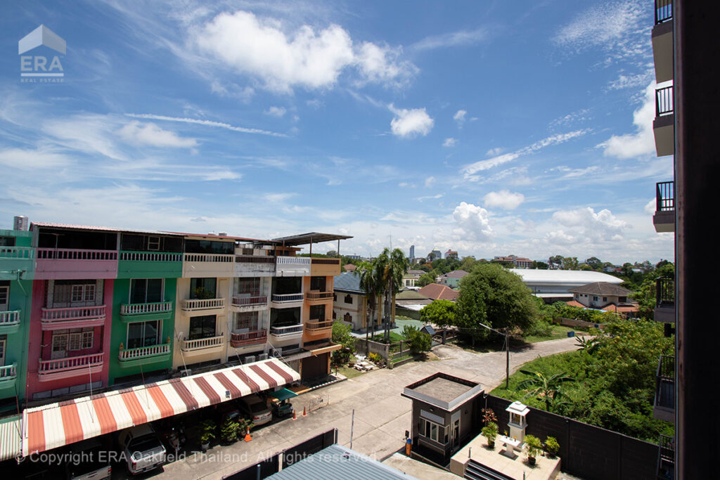 Condominium in the heart of Rayong city, quiet atmosphere, with convenience from complete facilities.
