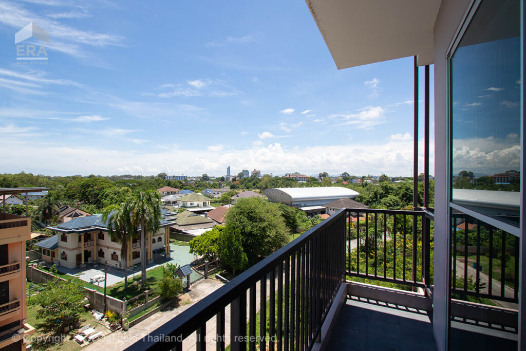 Condominium in the heart of Rayong city, quiet atmosphere, with full amenities (large room)