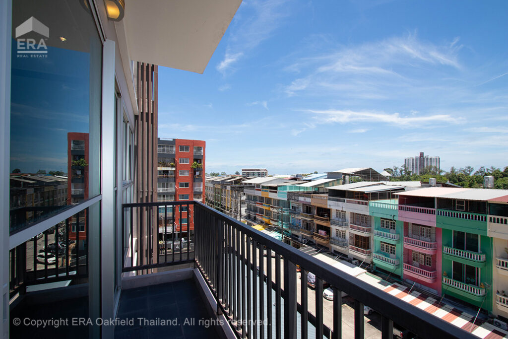 Condominium in the heart of Rayong city, quiet atmosphere, with full amenities (large room)
