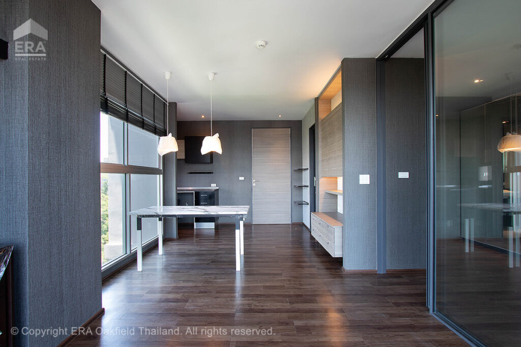 Condominium in the heart of Rayong city, quiet atmosphere, with full amenities (large room)