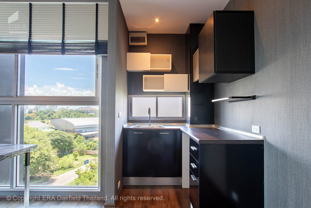 Condominium in the heart of Rayong city, quiet atmosphere, with full amenities (large room)
